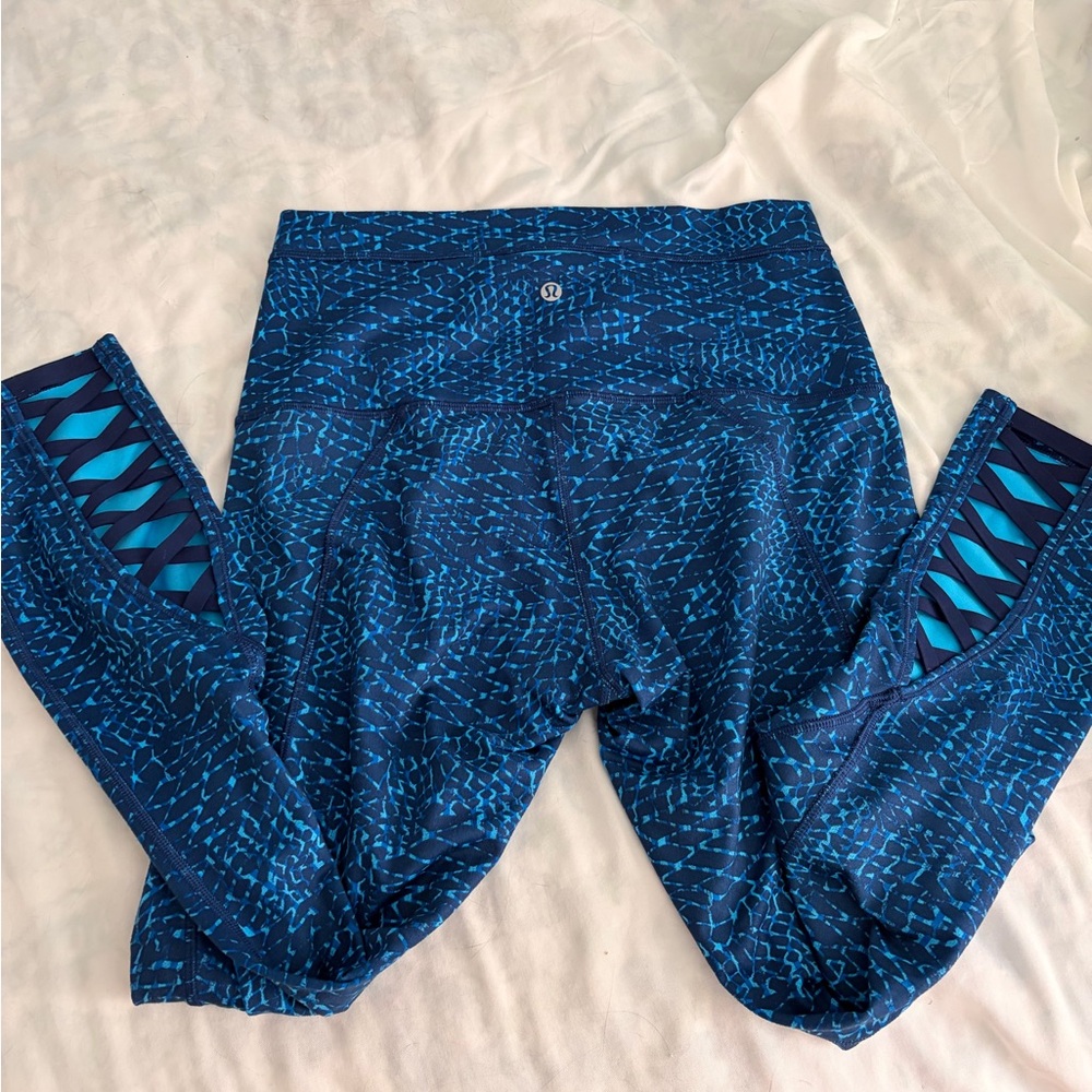 Lululemon Pure Practice Legging, Samba Snake Blue- women’s 10